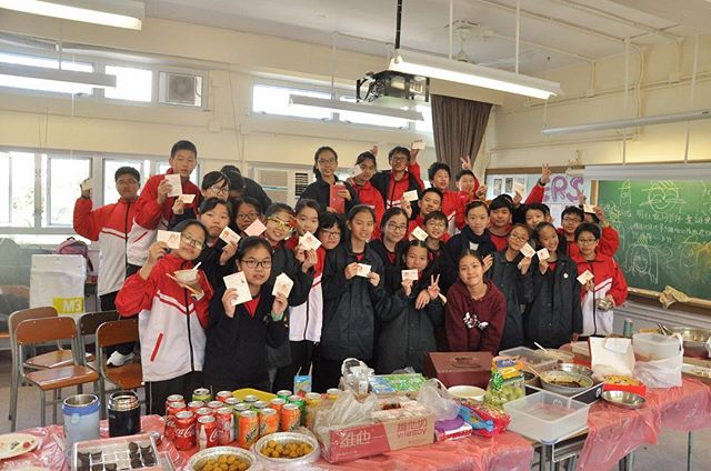 🌲
各位社com手寫比大家嘅祝福
咁多位Form1BB收到未吖😍
希望你地中意張聖誕卡同啲嘢飲啦💕
最後 預祝定各位redflames 聖誕快樂❤️ 🌲
各位社com手寫比大家嘅祝福
咁多位Form1BB收到未吖😍
希望你地中意張聖誕卡同啲嘢飲啦💕
最後 預祝定各位redflames 聖誕快樂❤️